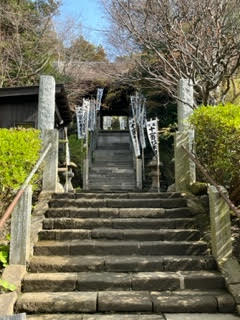杉本寺仁王門前の階段
